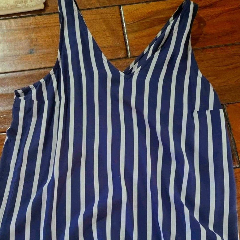 Small V-Neck Old Navy